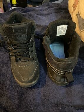 Nike Kids Black Sneakers with Blue Insole